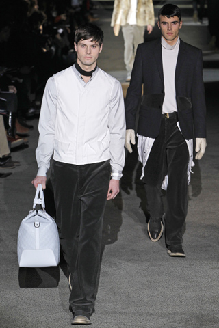 Louis Vuitton / - 2011-2012